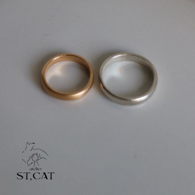 【atelier ST, CAT(アトリエ エスティーキャット)】さざ波のようにシンプルな中に、抽象的な歪みをもたせたデザイン【オーダー結婚指輪】B&oslash;lge