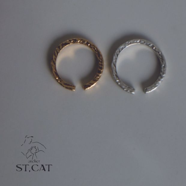 【atelier ST, CAT(アトリエ エスティーキャット)】角のあるシルエットに、ラフなテクスチャー【オーダー結婚指輪】Surrealism