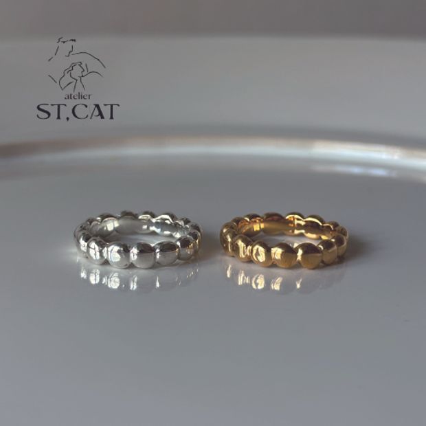 【atelier ST, CAT(アトリエ エスティーキャット)】不規則な上下の動きがある年齢問わず着けられる愛らしい一本【オーダー結婚指輪】Sphere