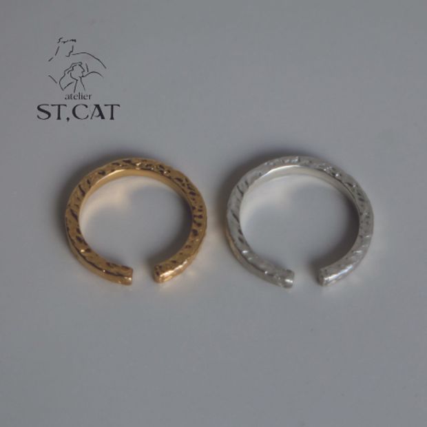 【atelier ST, CAT(アトリエ エスティーキャット)】角のあるシルエットに、ラフなテクスチャー【オーダー結婚指輪】Surrealism