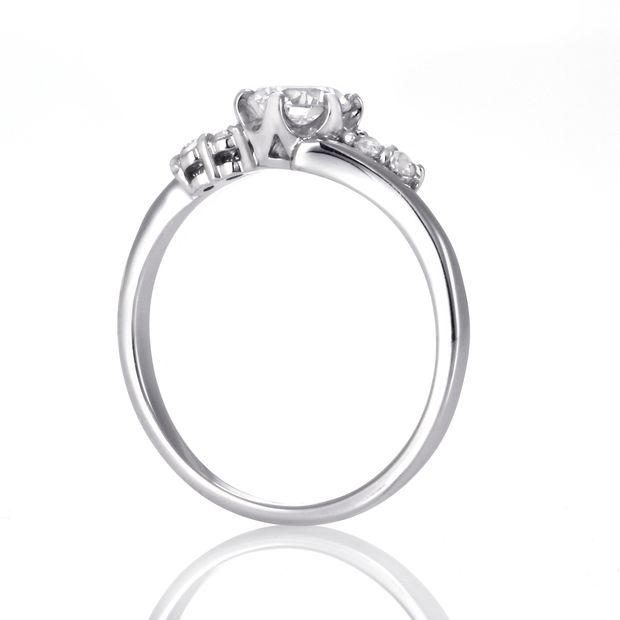 【DIAMOND DOT LAB(ダイアモンド ドット ラボ)】Clair【クレール】のエンゲージジリング(婚約指輪)。