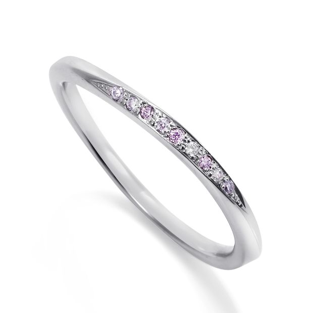 【DIAMOND DOT LAB(ダイアモンド ドット ラボ)】fleurir【フルリール】のマリッジリング(結婚指輪)。