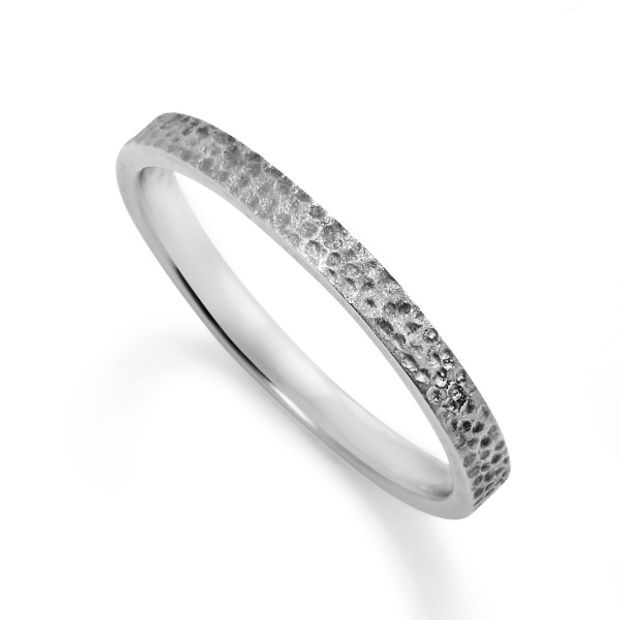 【DIAMOND DOT LAB(ダイアモンド ドット ラボ)】Mousse【ムース】のマリッジリング(結婚指輪)。