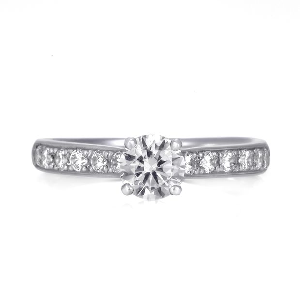 【DIAMOND DOT LAB(ダイアモンド ドット ラボ)】Montagne d&rsquo;Amour【モンターニュ・ダムール】のエンゲージジリング(婚約指輪)。