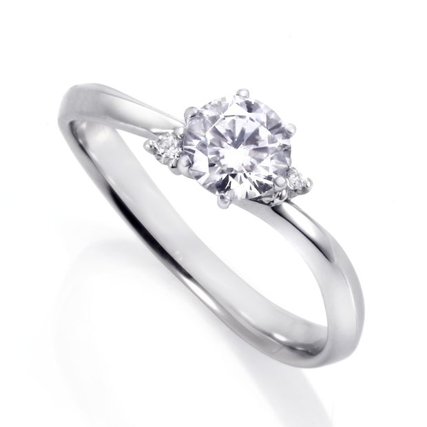 【DIAMOND DOT LAB(ダイアモンド ドット ラボ)】Ocean Bloom【オーシャンブルーム】のエンゲージジリング(婚約指輪)。