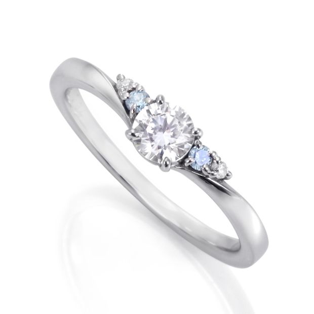 【DIAMOND DOT LAB(ダイアモンド ドット ラボ)】七ノ幸【蒼空】セットリング/ ブルーダイヤセッティング　雲ひとつない澄んだ空をイメージしたデザインです。