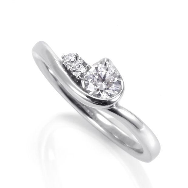 【DIAMOND DOT LAB(ダイアモンド ドット ラボ)】七ノ幸【水澄み】エンゲージリング/ふたりの澄んだ気持ちがいつまでも続きますように