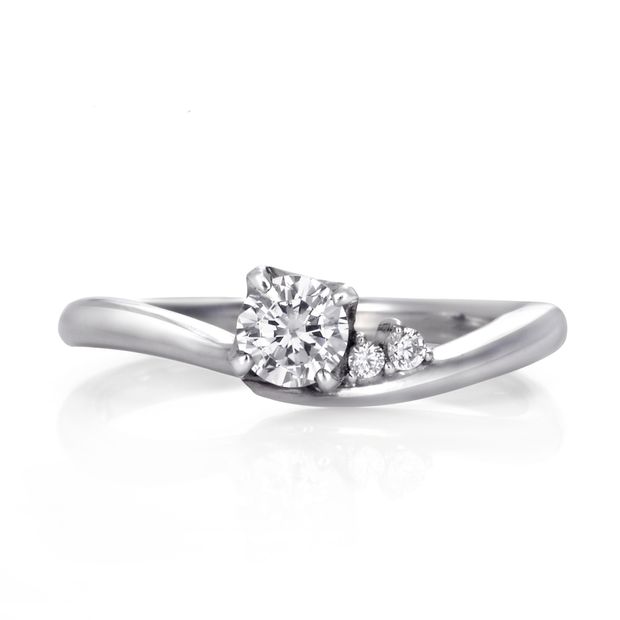 【DIAMOND DOT LAB(ダイアモンド ドット ラボ)】Ailes【エール】のエンゲージジリング(婚約指輪)。