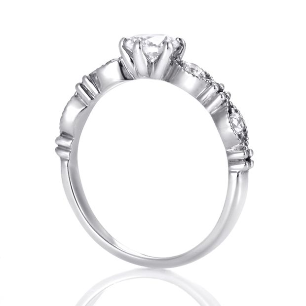 【DIAMOND DOT LAB(ダイアモンド ドット ラボ)】TOE-016　エンゲージリング　/   クラシカルな雰囲気の婚約指輪です。