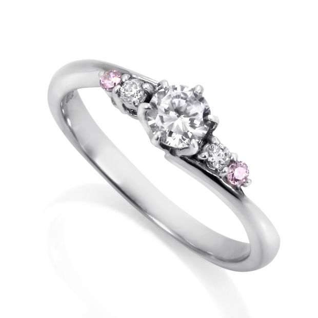 【DIAMOND DOT LAB(ダイアモンド ドット ラボ)】Petite Bouquet【プティ・ブーケ】のエンゲージジリング(婚約指輪)。