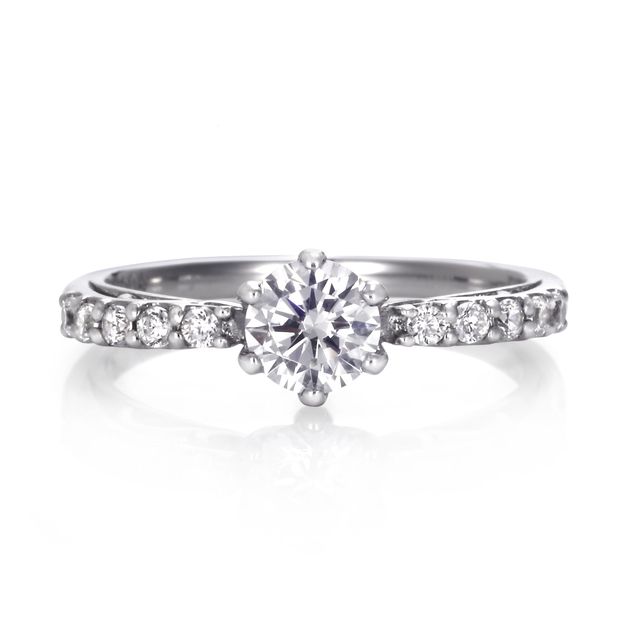 【DIAMOND DOT LAB(ダイアモンド ドット ラボ)】Iris【イリス】のエンゲージジリング(婚約指輪)。