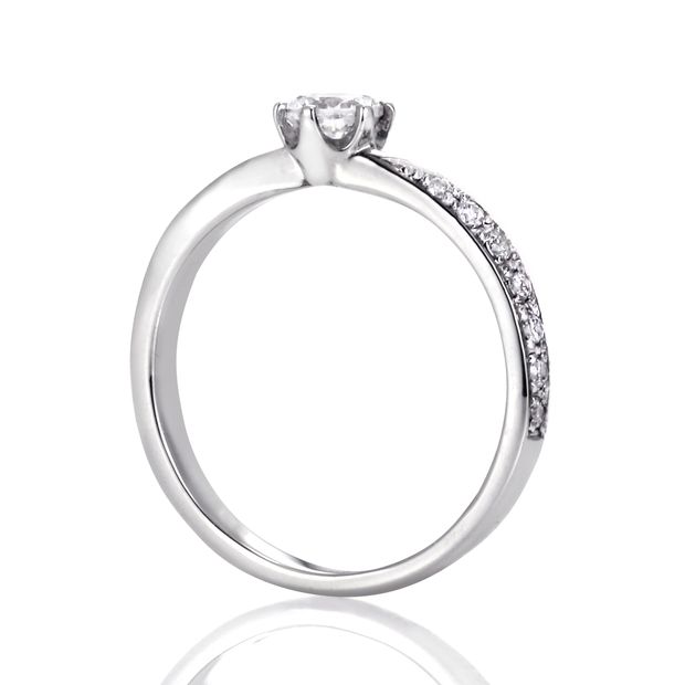 【DIAMOND DOT LAB(ダイアモンド ドット ラボ)】Hoshiai【星合い】のエンゲージジリング(婚約指輪)。