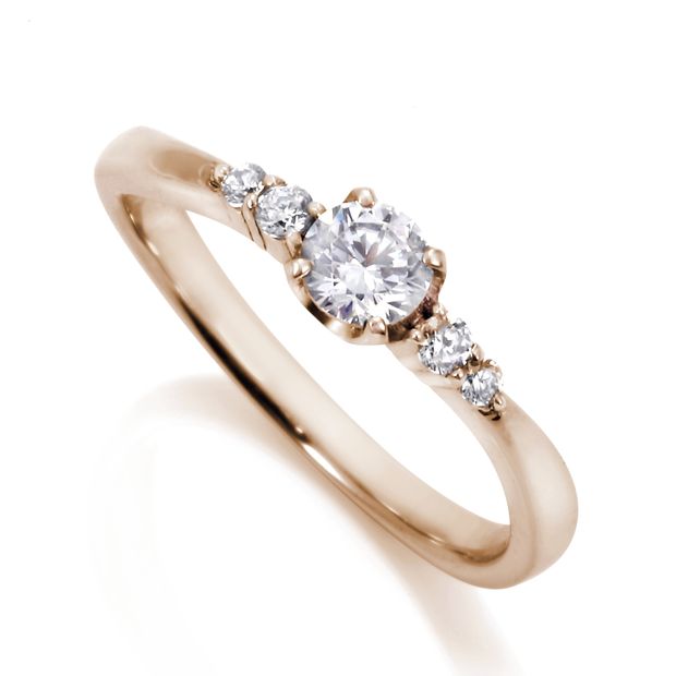 【DIAMOND DOT LAB(ダイアモンド ドット ラボ)】Rivière【リヴィエール】のエンゲージジリング(婚約指輪)。