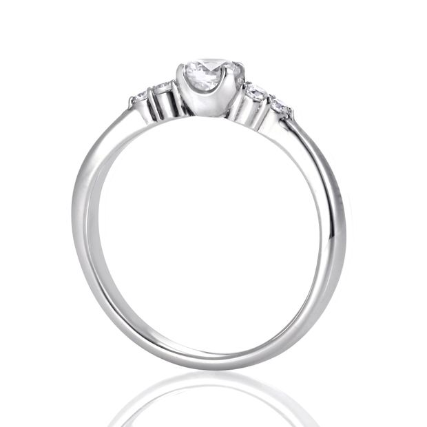 【DIAMOND DOT LAB(ダイアモンド ドット ラボ)】Rivière【リヴィエール】のエンゲージジリング(婚約指輪)。