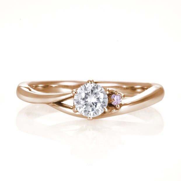 【DIAMOND DOT LAB(ダイアモンド ドット ラボ)】Coral Bloom【コーラルブルーム】のエンゲージジリング(婚約指輪)。