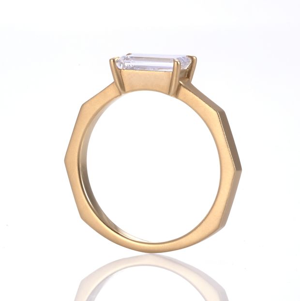 【DIAMOND DOT LAB(ダイアモンド ドット ラボ)】七ノ幸【大地】エンゲージリング/透明感があるバゲットダイヤが施された婚約指輪