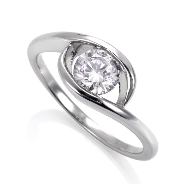 【DIAMOND DOT LAB(ダイアモンド ドット ラボ)】Luce【ルーチェ】のエンゲージジリング(婚約指輪)。