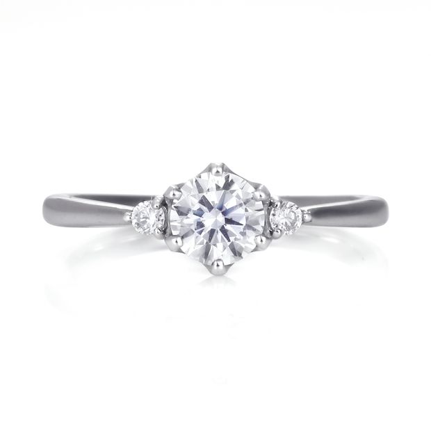 【DIAMOND DOT LAB(ダイアモンド ドット ラボ)】Miku【未来空・みく】のエンゲージジリング(婚約指輪)。