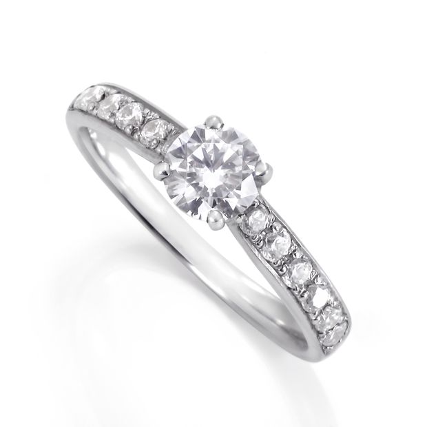 【DIAMOND DOT LAB(ダイアモンド ドット ラボ)】Montagne d&rsquo;Amour【モンターニュ・ダムール】のエンゲージジリング(婚約指輪)。