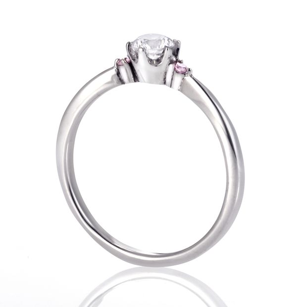 【DIAMOND DOT LAB(ダイアモンド ドット ラボ)】Statice【スターチス】のエンゲージジリング(婚約指輪)。