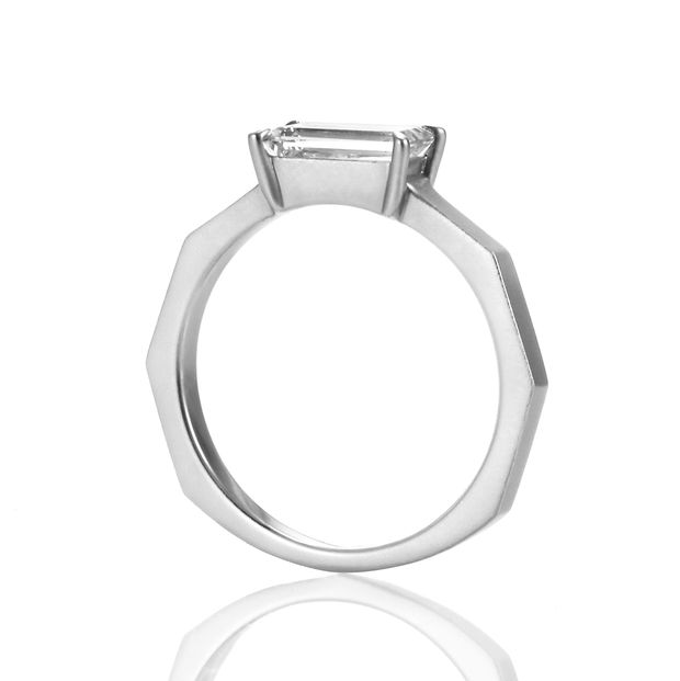 【DIAMOND DOT LAB(ダイアモンド ドット ラボ)】七ノ幸【大地】エンゲージリング/透明感があるバゲットダイヤが施された婚約指輪