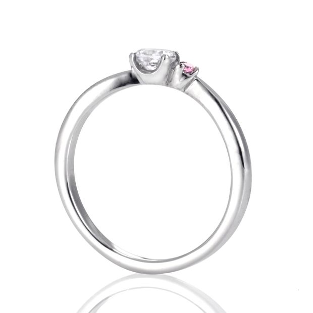 【DIAMOND DOT LAB(ダイアモンド ドット ラボ)】Yukitsubaki【雪椿・ユキツバキ】のエンゲージジリング(婚約指輪)。