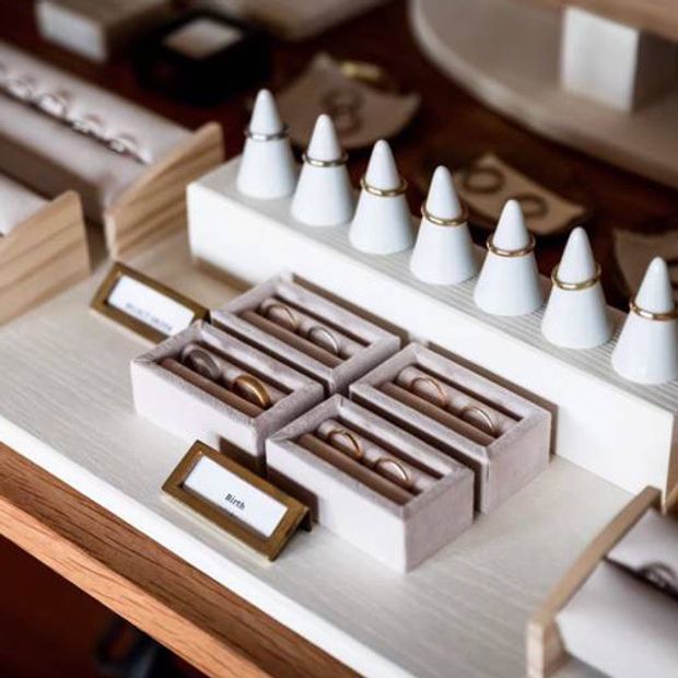 【atelier Kiona(アトリエキオナ)】【オーダーメイド】光の加減でデザインが変わるのでシンプルだけどワンポイント！