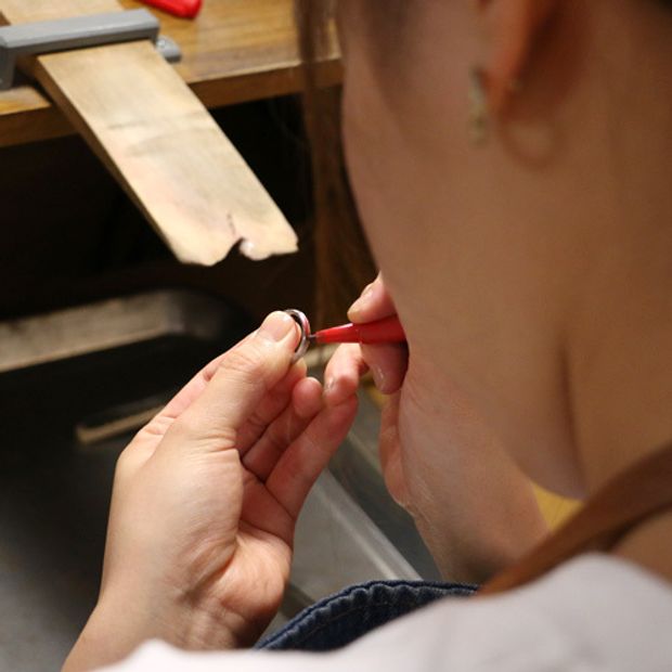 【atelier Kiona(アトリエキオナ)】【オーダーメイド】彫り模様が美しい！背泳ぎがテーマの彫り模様★