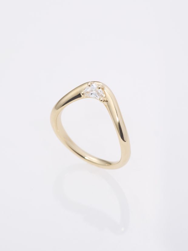 【ENEY(エネイ)】DROP CURVE 0.2CT HALF MOON DIAMOND K18YG RING