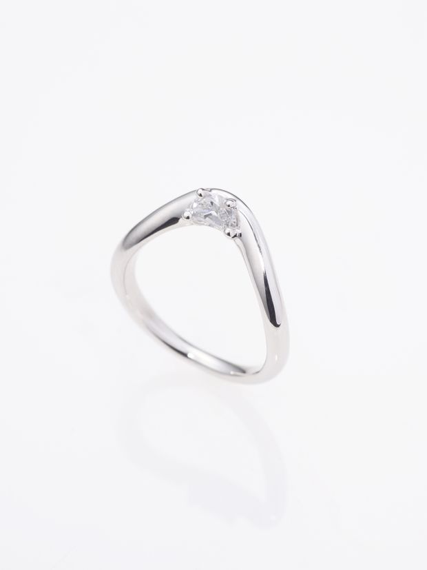 【ENEY(エネイ)】DROP CURVE 0.2CT HALF MOON DIAMOND PT900 RING