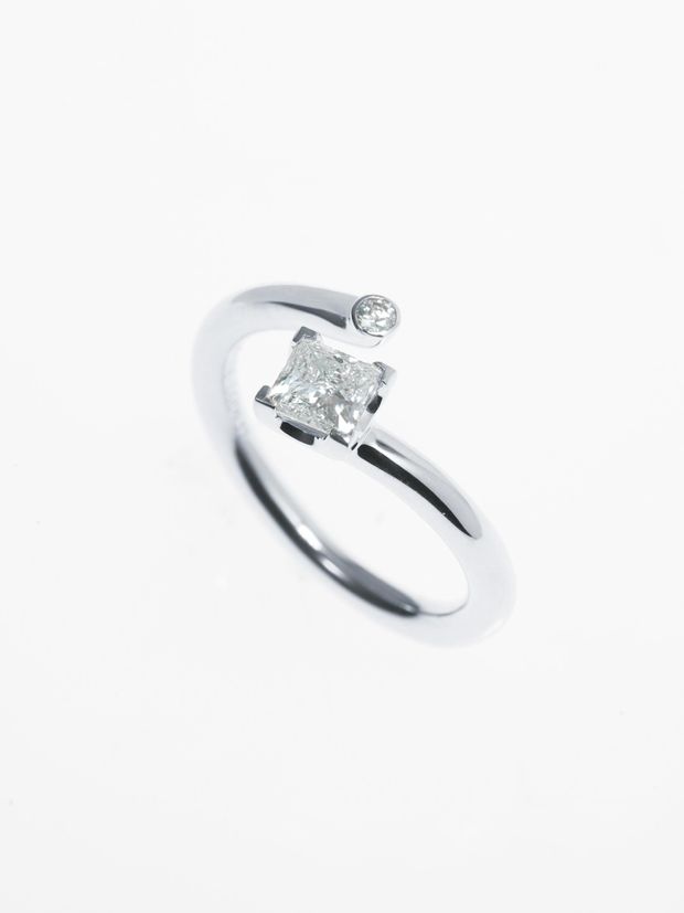 【ENEY(エネイ)】TWO PT900 PRINCESS/MELEE RING