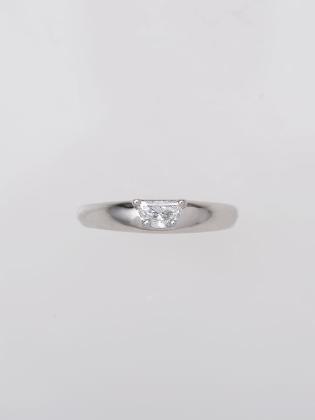 【ENEY(エネイ)】DROP STRAIGHT 0.2CT HALF MOON DIAMOND PT900 RING