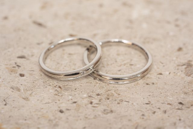 【とろけるつけごこち】

なめらかでやさしい指通りを感じていただけるよう

一般的な内甲丸よりも厚みのある「星の砂内甲丸」仕上げを施しています。