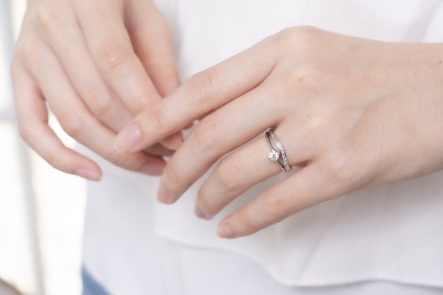 HOSHI no SUNAのブライダルリングには、星に関連したネーミングとコンセプトがあり、それぞれの星におふたりが一緒に歩んでいく未来への願いと想いを込めています。