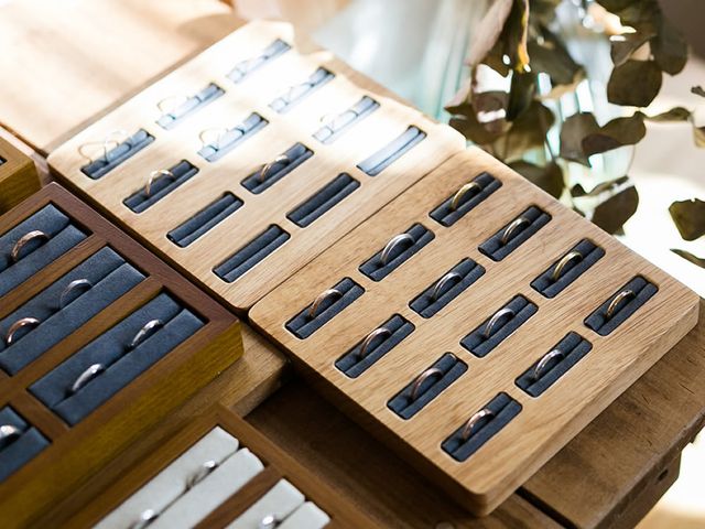 オリジナル結婚指輪を手作り出来るCraft Jewelry karenは、
2009年9月にジュエリーの街、山梨県甲府市にオープンしました。