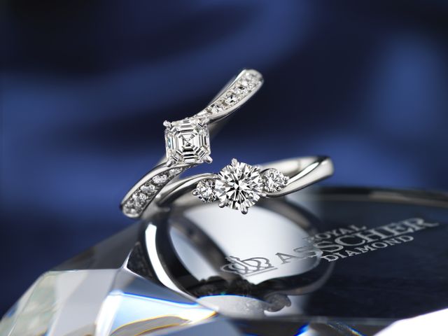一真堂はブライダルジュエリーのセレクトショップとして、品質にこだわったダイヤモンドを提供しています。その中でも、ロイヤル・アッシャー・ダイヤモンド、ラザール・ダイヤモンド、モニッケンダムの三つのブランドは、世界三大カッターズブランドとして広く認知されています。