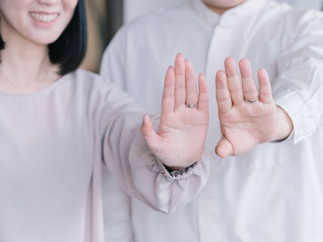 毎日身に着けるから、
ふたりのお気に入りの指輪を選びたい

ヴァニラでは、そんなおふたりの
理想を叶えるために、
中国エリア最大級の品揃えで
世界中のブライダル専門ブランドを
セレクトしています

多彩なデザインはもちろん、
つくりの良さや着け心地、
品質やアフターサービスにいたるまで、
おふたりが指輪を選ぶ際の想いや希望に
寄り添えるリングをご用意して、

専門知識を持つコンシェルジュが
おふたりの大切な指輪選びを
サポートいたします