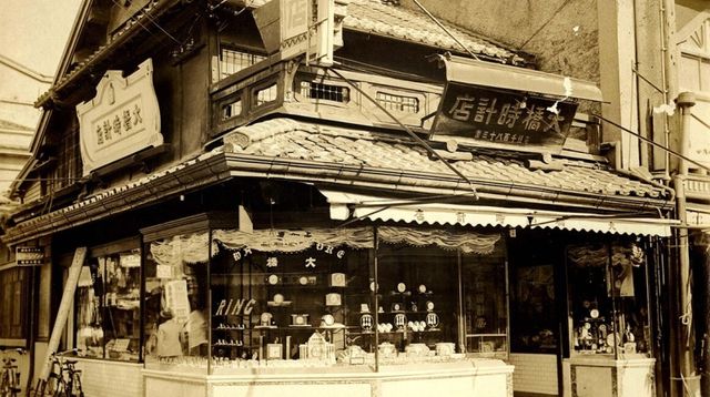 1894年時計店として創業してから130年を超えた熊本・OHASHI。1970年には宝飾品を中心とした「ジュエリーオーハシ」を出店。豊かな歴史の中でOHASHIはデザイン・技術ともに本物の名にふさわしい優れた世界の一流品をお届けして参りました。