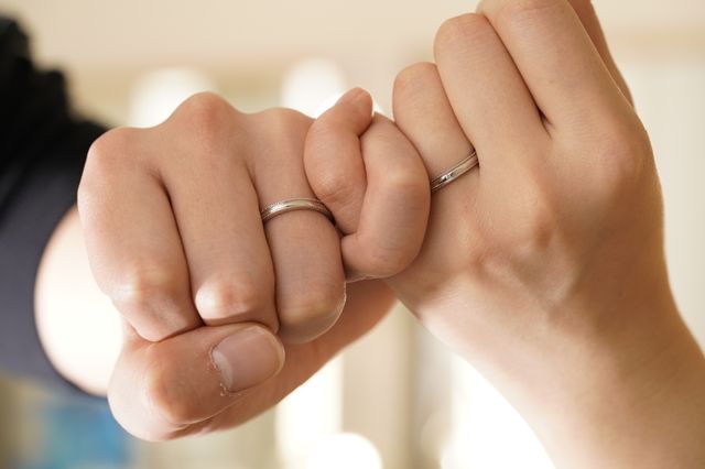 一生ものの指輪だからこそ、おふたりの本当に納得のいく指輪を選びたい　
おふたりの理想を叶えるため北関東最大級の品揃えで
セレクトショップならではの様々なブランドを見比べ試着しながら
本当に気に入った運命の指輪をお選びいただけます。
自社工房も御座いますので購入後のアフターサービスも充実しております。