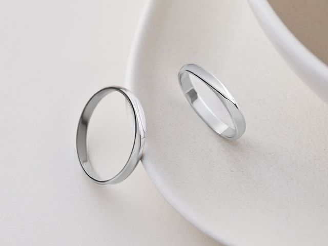 BONDS（ボンズ）の結婚指輪は2本ペアで98000円〜手に入るお手頃な価格でありながらも、耐久性もしっかり兼ね備えています。
使っているのはPt900やK18で、変色のしにくい本格派素材を使用。
さらに耐久性の高い鍛造製法で作成しており、生涯身に着ける結婚指輪としてふさわしい品質に仕上がっています。