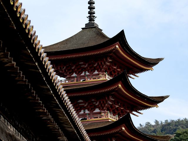 世界遺産・宮島をはじめとする
瀬戸内海の地で誕生した
ブライダルジュエリーブランド
AMATSU -アマツ-

瀬戸内海の美しい自然と
古くから受け継がれてきた
伝統文化、歴史と共に

AMATSUのジュエリーが
お二人の未来への
永遠の証となることを願って。