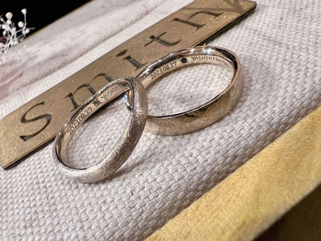 婚約指輪と完璧にマッチするリング