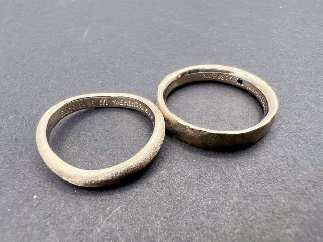 婚約指輪と完璧にマッチするリング