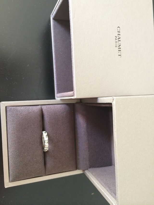 ショーメのトルサードです。ダイヤが並んでいてとても綺麗です。