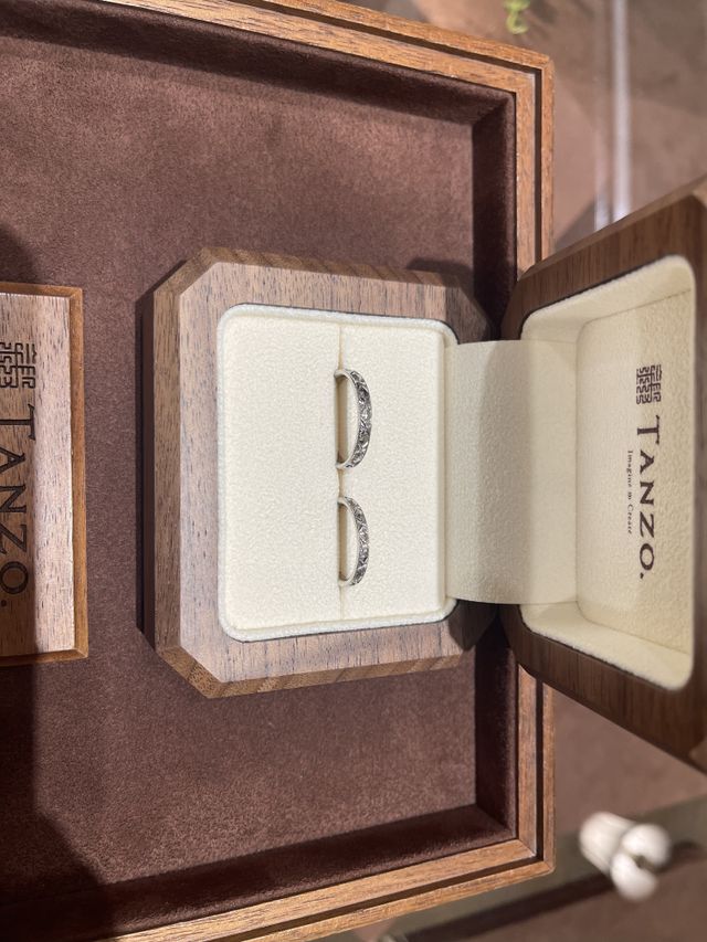 キラキラしている希望通りのデザインで大満足です。