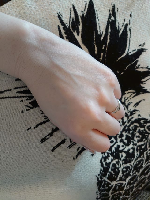 俄の「結」というリングです。