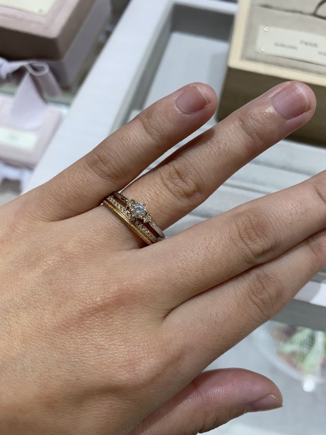 結婚指輪が肌馴染みのよいピンクゴールドで素敵でした。