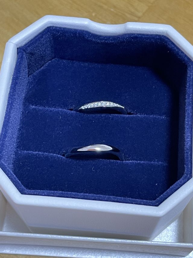 百貨店限定デザインで、形はウェーブです。