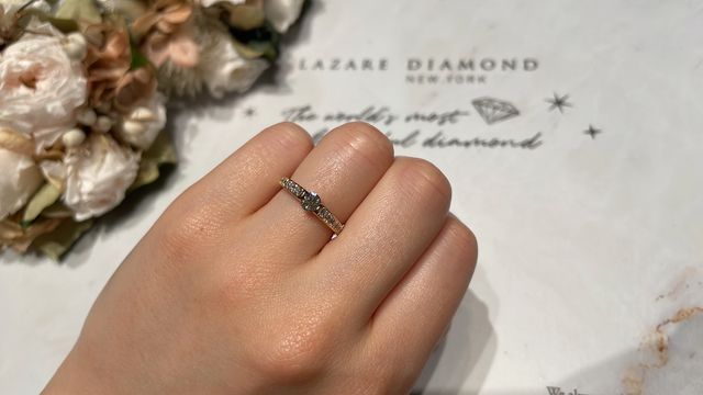 ダイヤモンドは0.25C以上がおすすめのデザインです。