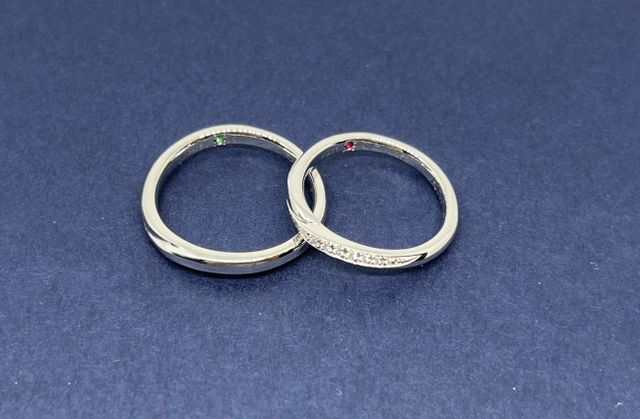 内側にもキラリと輝くシークレットストーン